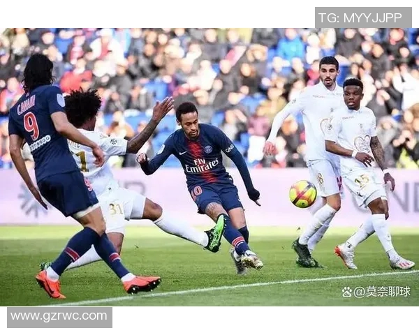 里尔主场迎战巴黎圣曼争夺法甲积分榜关键战役